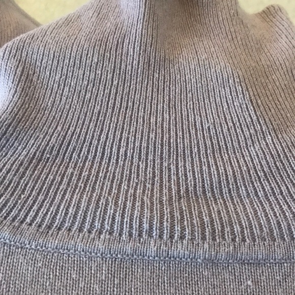 💕Casual Corner Silk Cashmere Turtleneck💕 - Picture 4 of 5